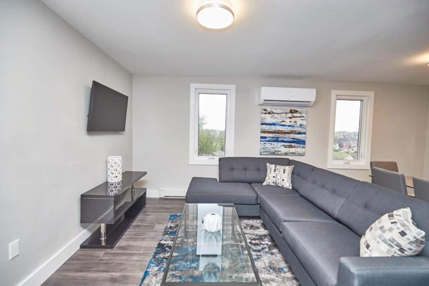 Clifton Hill Hideaway 2B -Two Bedroom Condo Niagara-Fälle Exterior foto