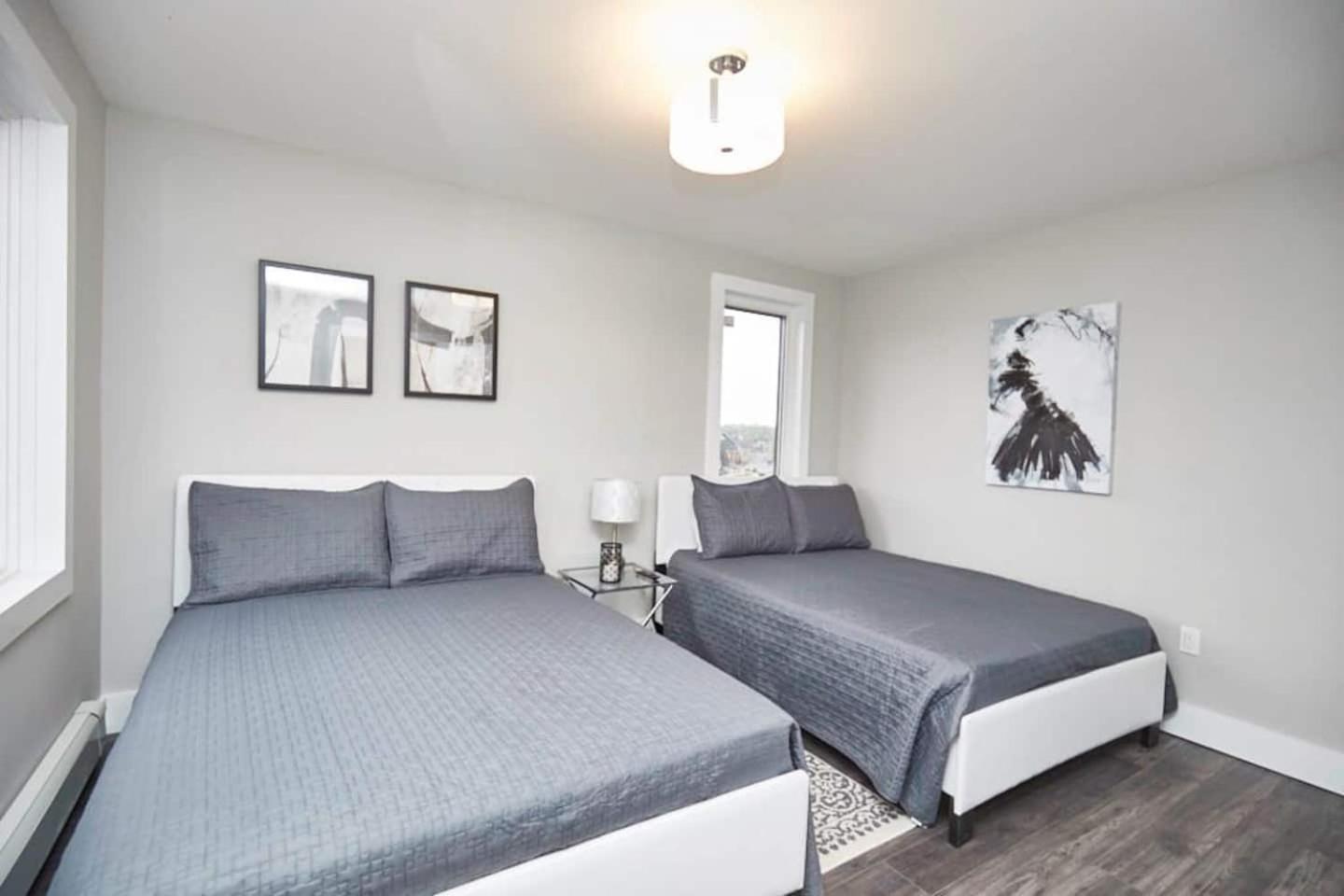 Clifton Hill Hideaway 2B -Two Bedroom Condo Niagara-Fälle Exterior foto